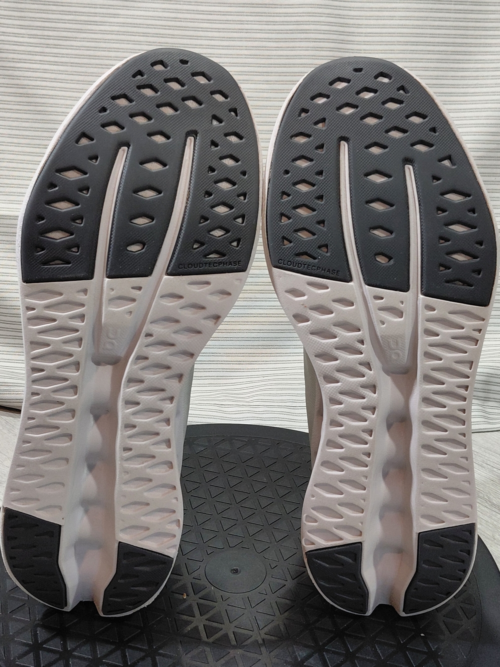 On Cloud Surfer 2 Womens Running Shoes White Ivory SIZE 10 - Picture 8 of 15